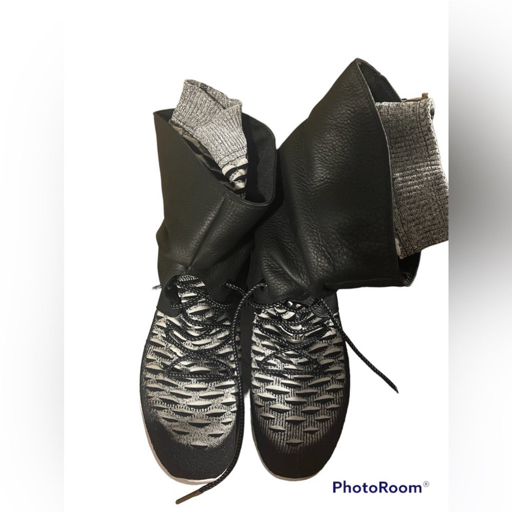 Nike Roshe Two Hi Flyknit Sneaker Boot Sz 11